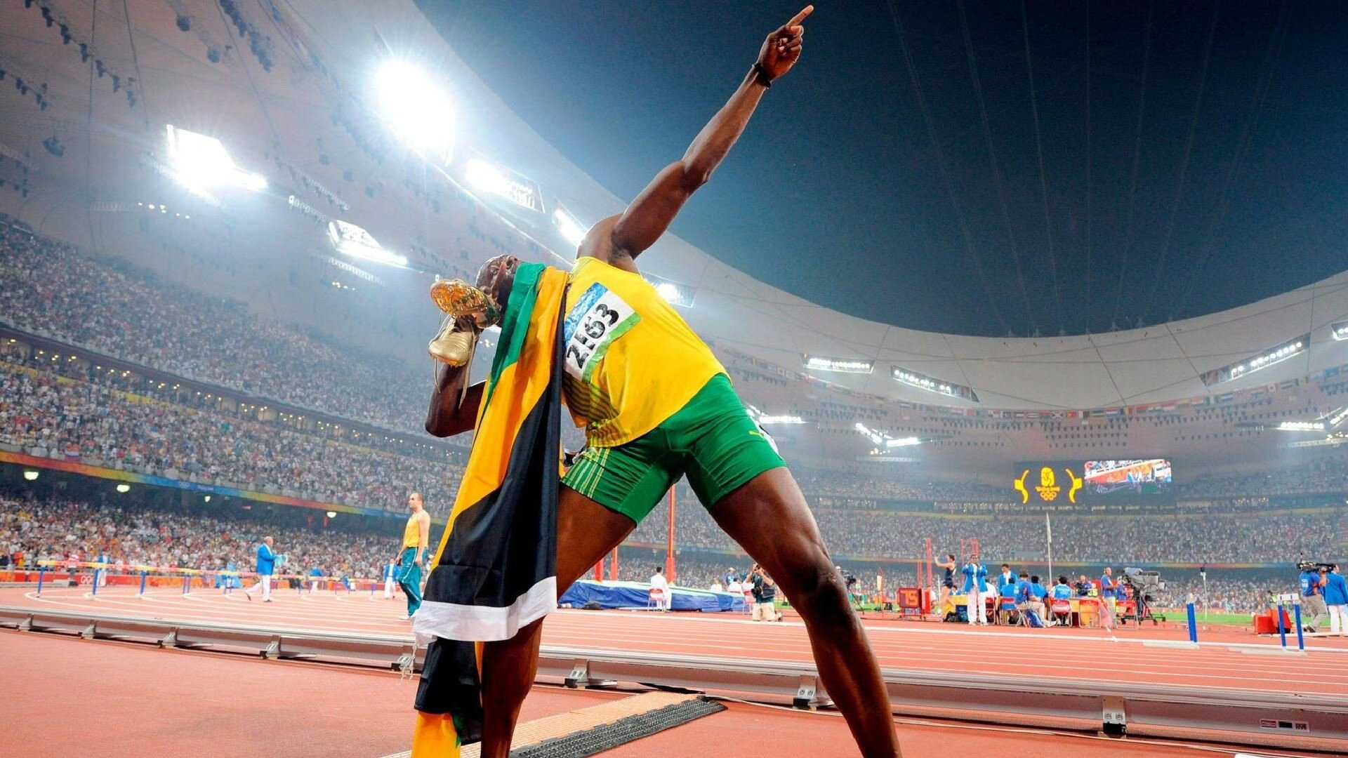 逆境的另一面，当科维托娃与DWG教练在废墟中寻找蓝图，逆境见证者，在废墟上绘蓝图