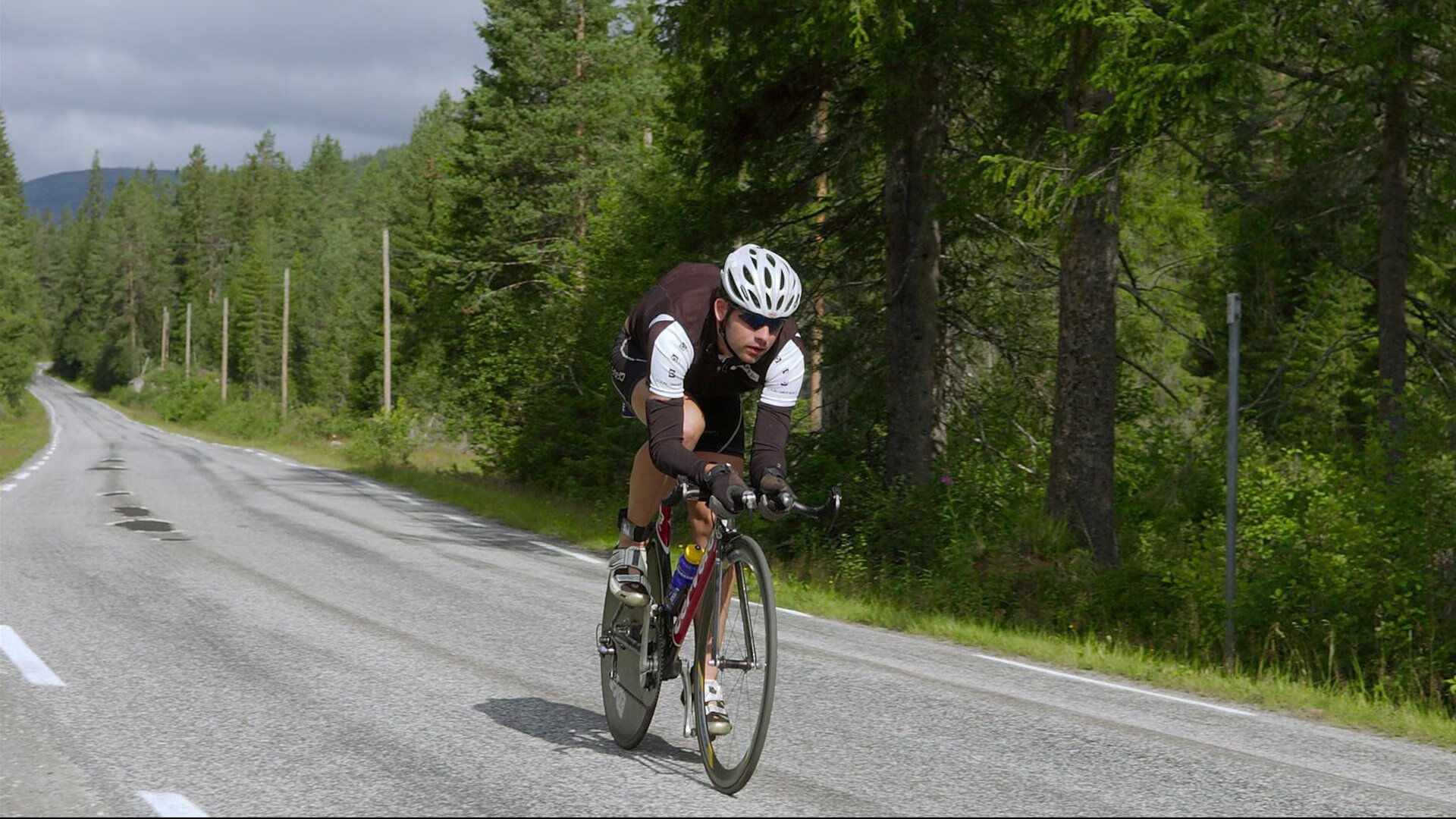 当世最强中锋之争，新人王30分钟摧毁巴萨，悬念丛生的绿茵史诗，新王弑神！30分钟暴击巴萨终结中锋王座悬念